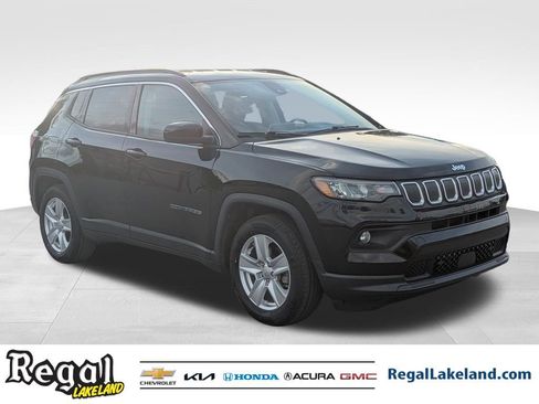 Used 2022 Jeep Compass Latitude image 2