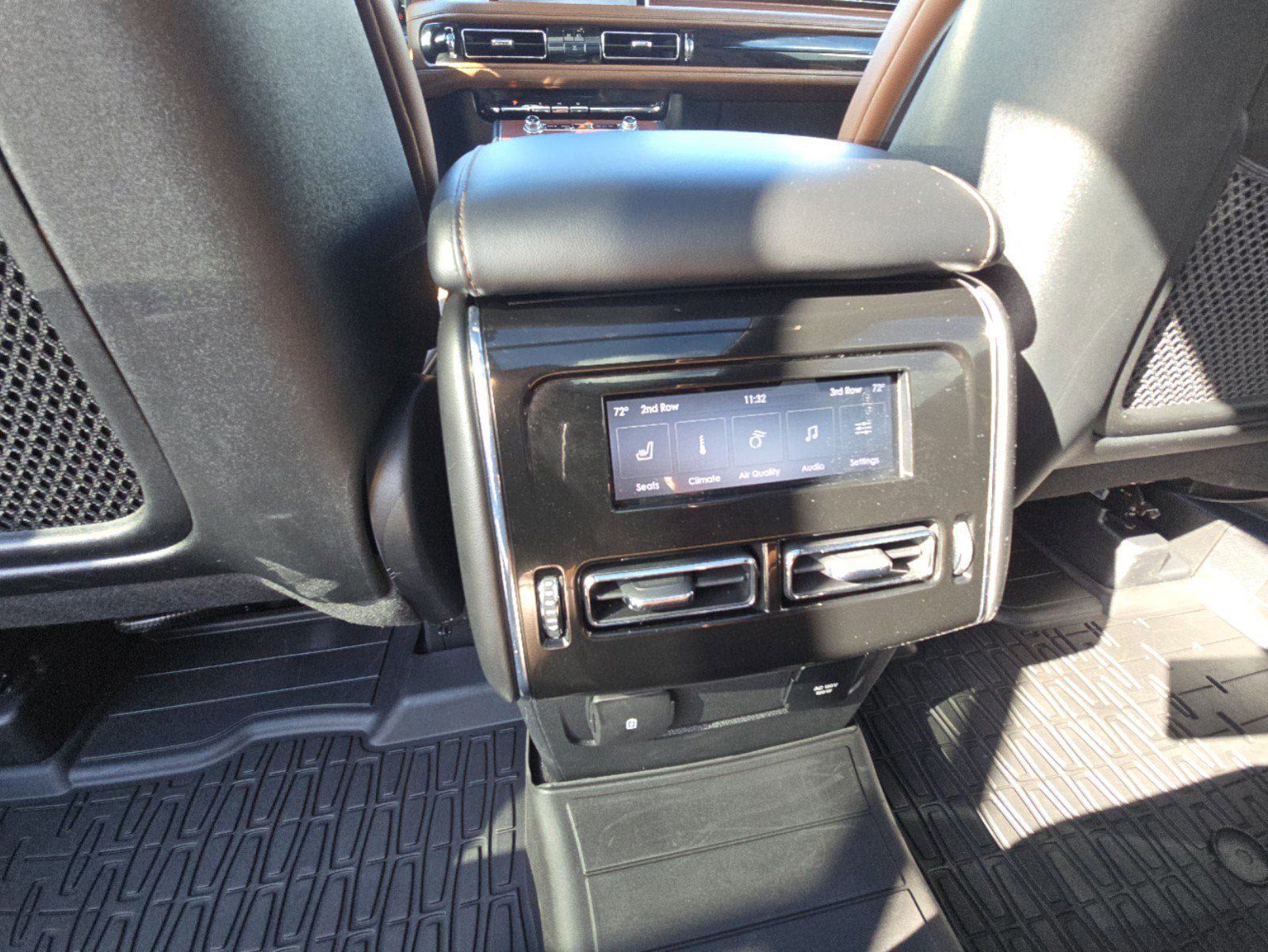 Used 2023 Lincoln Aviator Reserve w/ Elements Package Plus AWD/4WD image 9