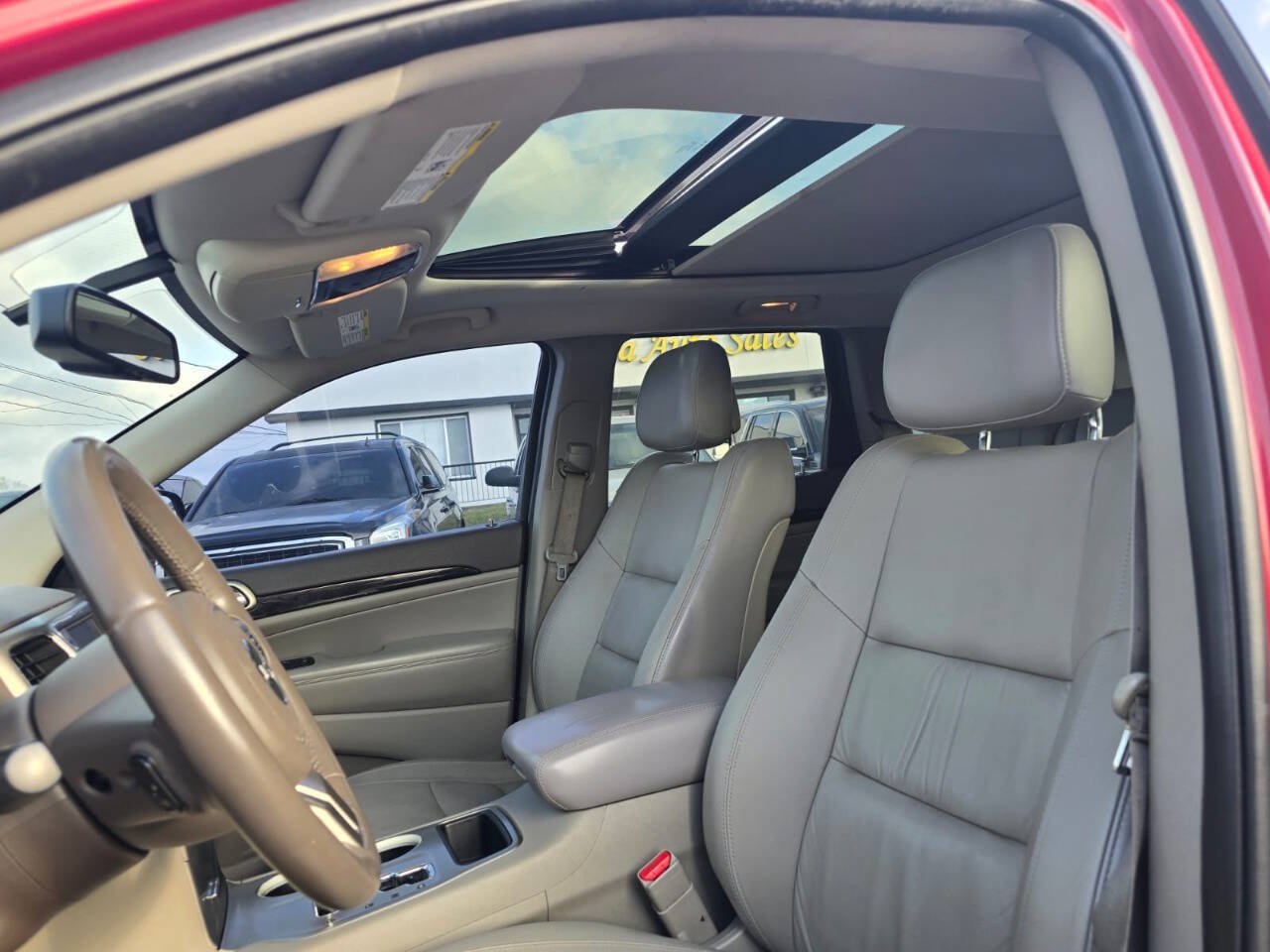 Used 2013 Jeep Grand Cherokee Laredo AWD/4WD image 18