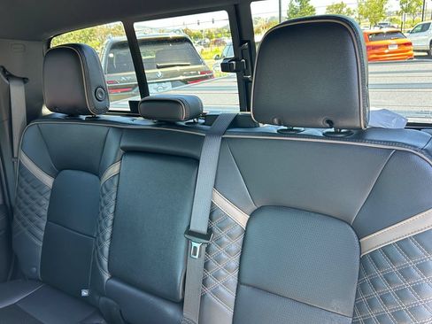 Used 2024 GMC Canyon Denali AWD/4WD image 32