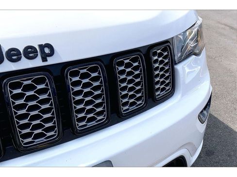 Used 2022 Jeep Grand Cherokee Laredo X AWD/4WD image 32