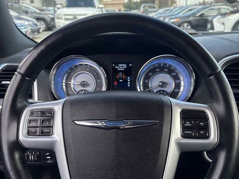 Used 2014 Chrysler 300 image 18
