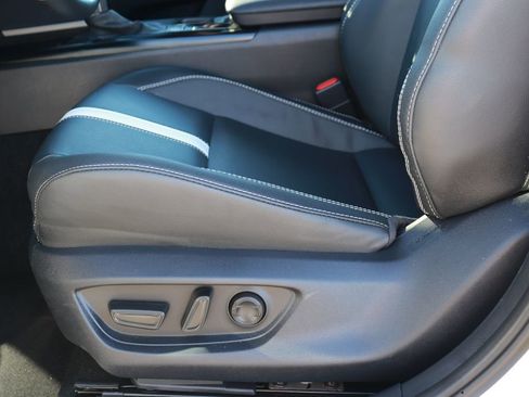 Used 2025 Toyota Camry SE image 9