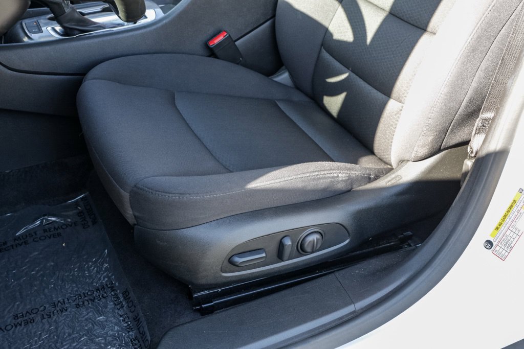 Used 2025 Chevrolet Malibu RS FWD image 19