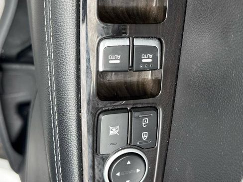 Used 2019 Kia Sorento FWD V6 image 12