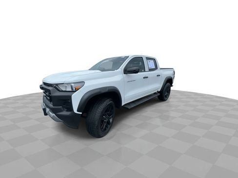 Certified 2024 Chevrolet Colorado Trail Boss w/ Technology Package AWD/4WD image 4