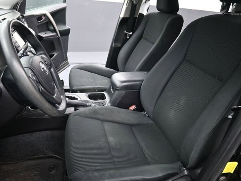 Used 2017 Toyota RAV4 LE image 10