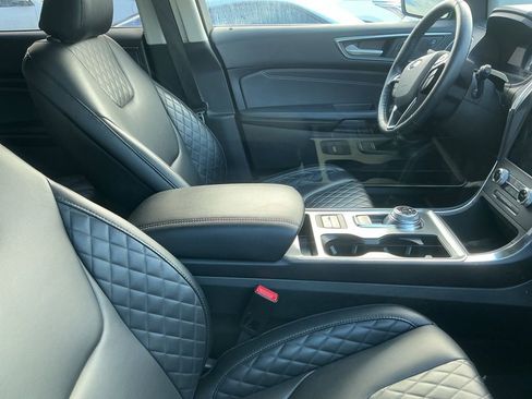 Used 2024 Ford Edge Titanium image 10