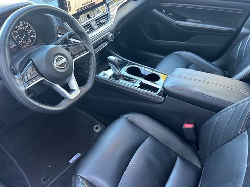 Used 2023 Nissan Altima 2.5 SR w/ SR Premium Package image 7