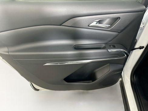 Used 2026 Chevrolet Traverse LT FWD image 25