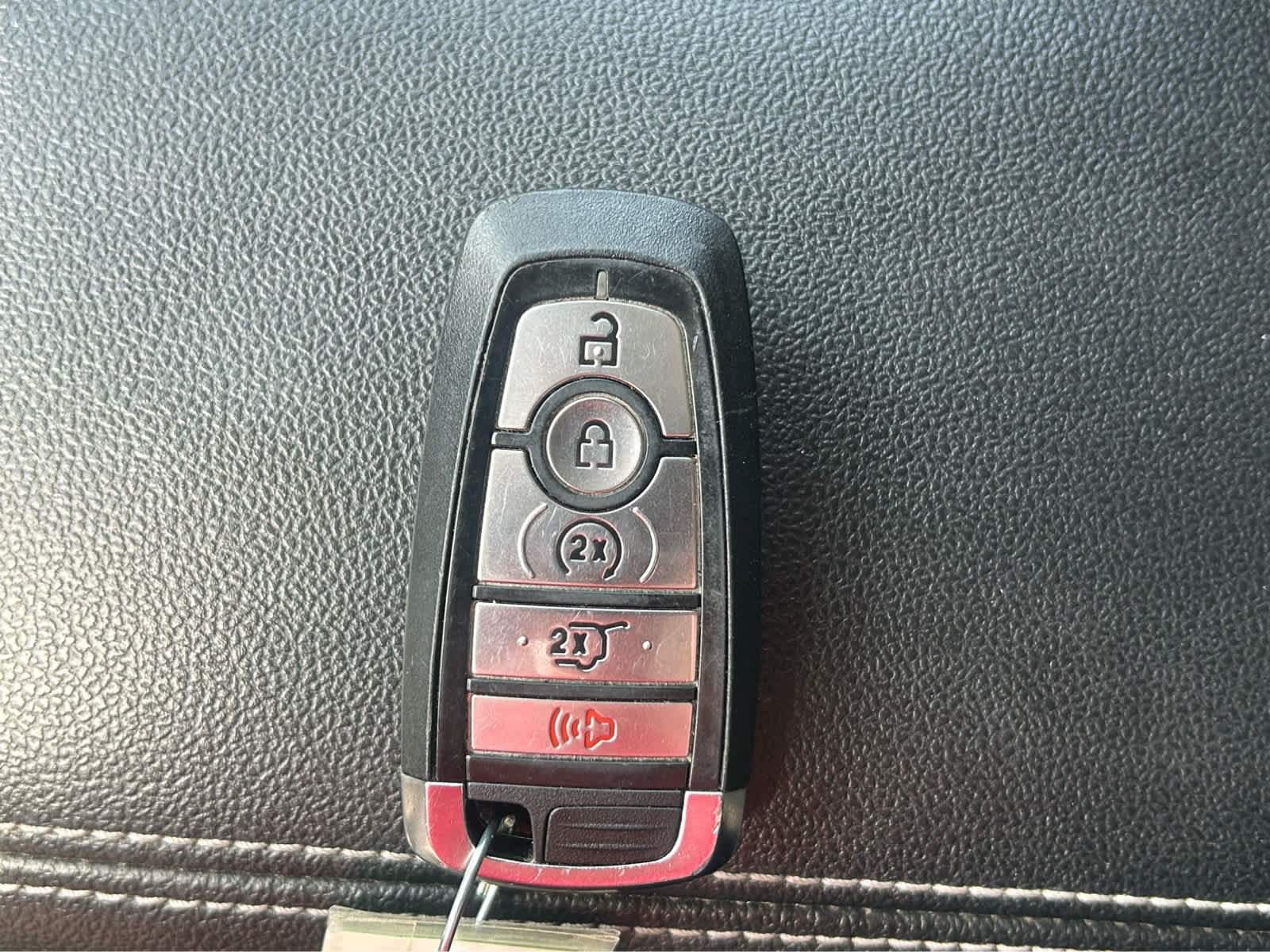 Used 2025 Ford Escape Platinum AWD/4WD image 46