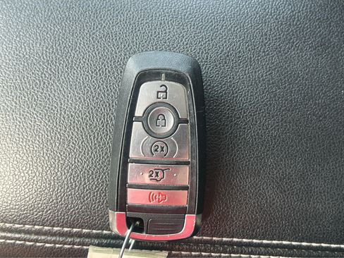 Used 2025 Ford Escape Platinum AWD/4WD image 46