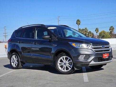 Used 2019 Ford Escape SEL image 3