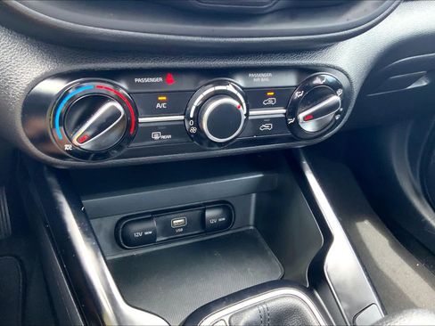 Used 2024 Kia Soul LX w/ Option Group 015 FWD image 32