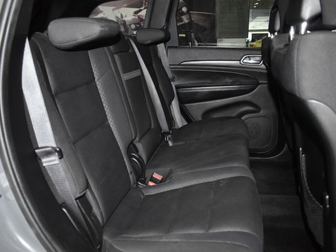 Used 2019 Jeep Grand Cherokee Laredo AWD/4WD image 30
