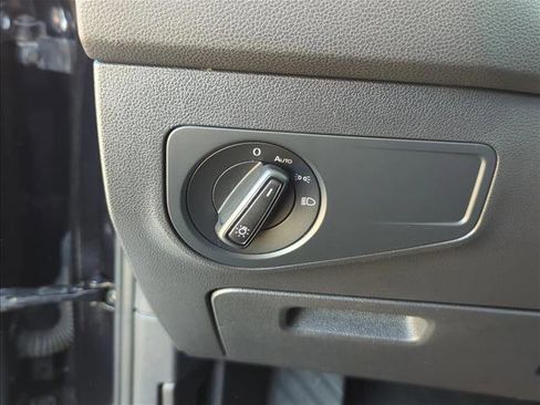 Used 2019 Volkswagen Tiguan S image 15