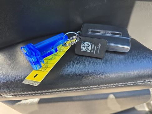 Used 2023 Jeep Grand Cherokee L Laredo image 24