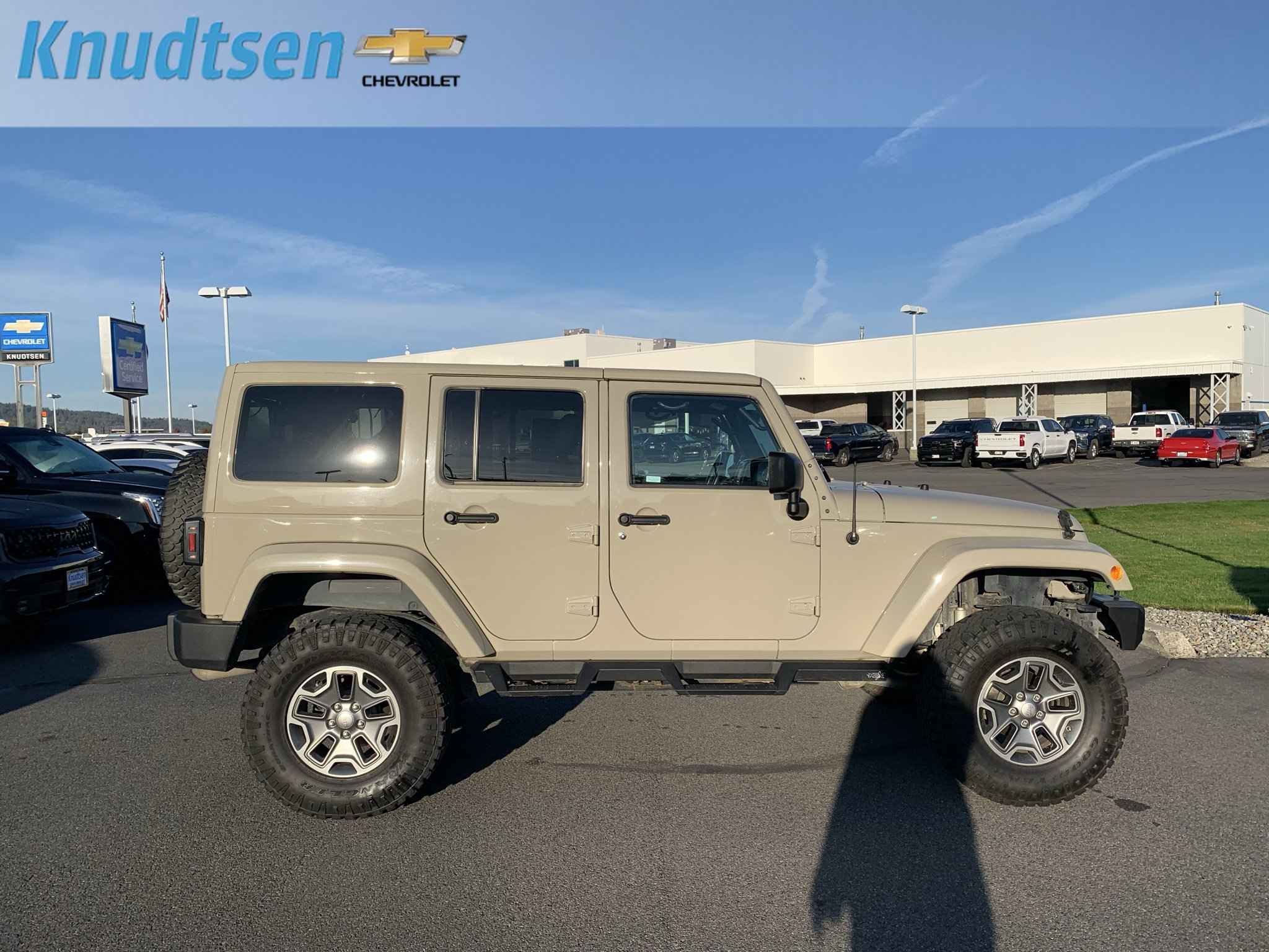 Used 2018 Jeep Wrangler Unlimited Sahara AWD/4WD image 8