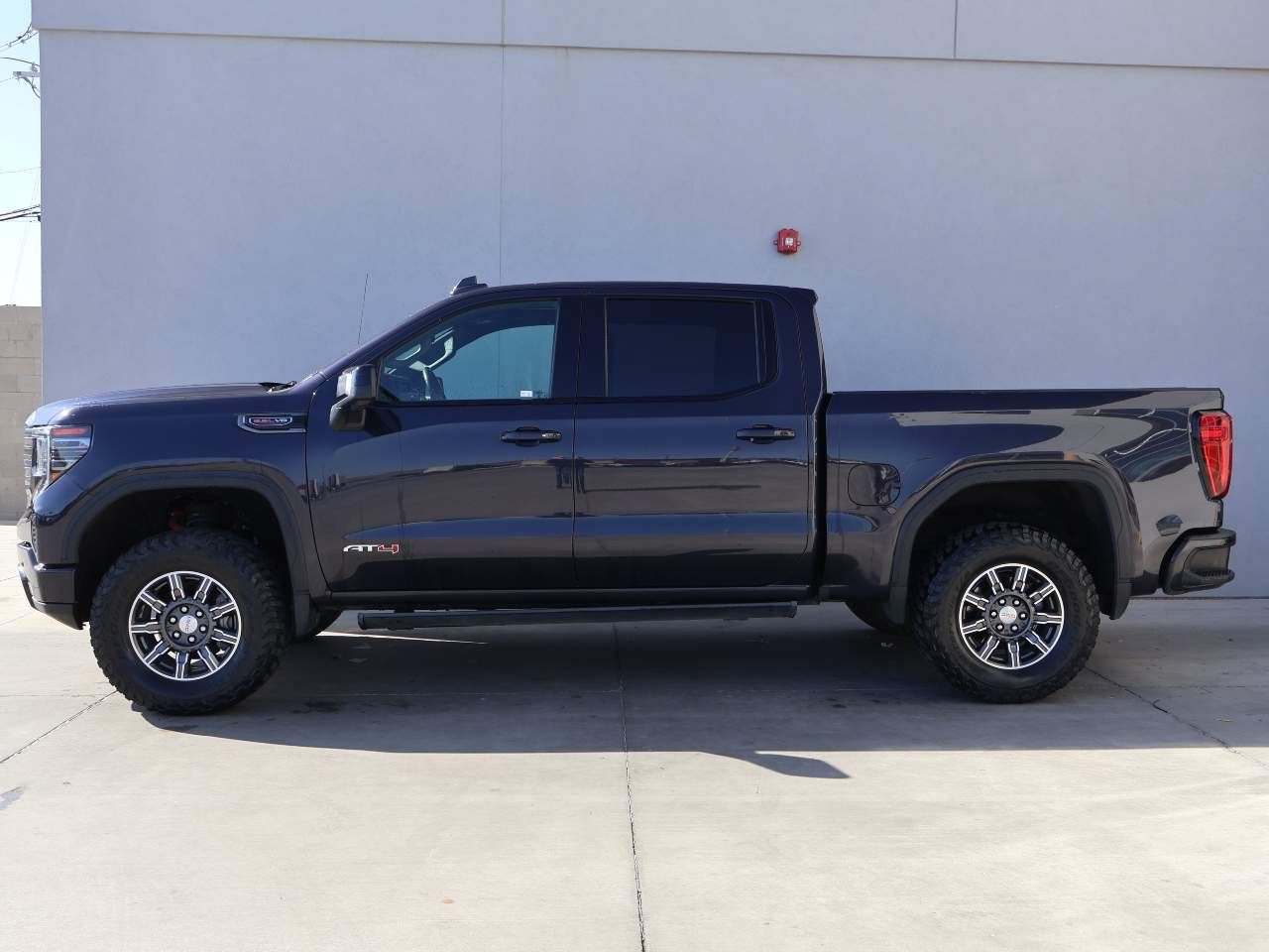 Used 2024 GMC Sierra 1500 AT4 w/ AT4 Premium Package AWD/4WD image 2