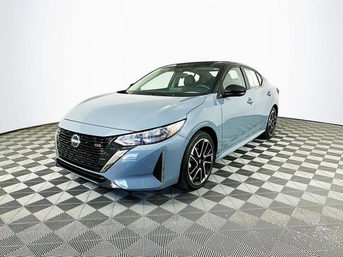 Used 2024 Nissan Sentra SR w/ SR Premium Package image 5