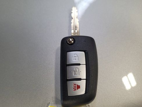 Used 2020 Nissan Rogue S FWD image 32