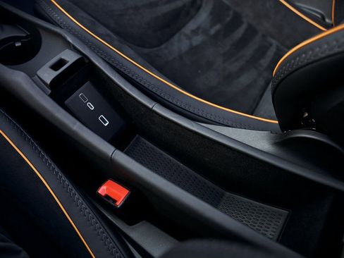 Used 2025 McLaren Artura Spider RWD image 56