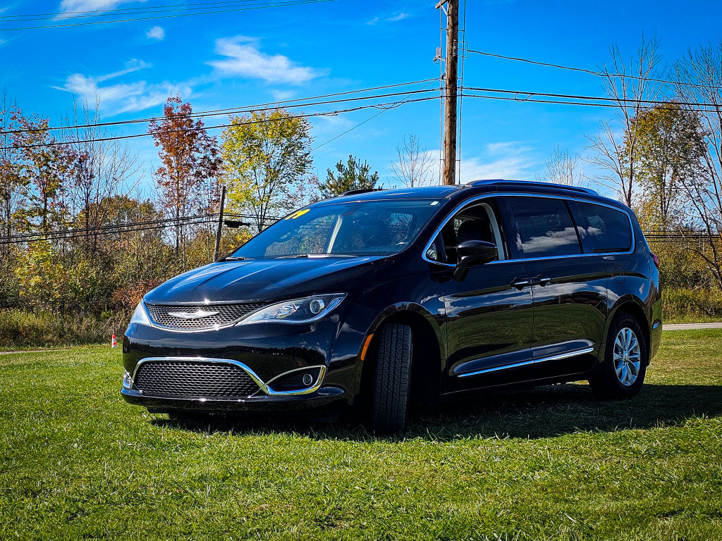 Used 2019 Chrysler Pacifica Touring-L FWD image 7