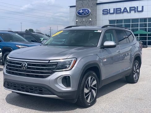Used 2025 Volkswagen Atlas SE AWD/4WD image 3