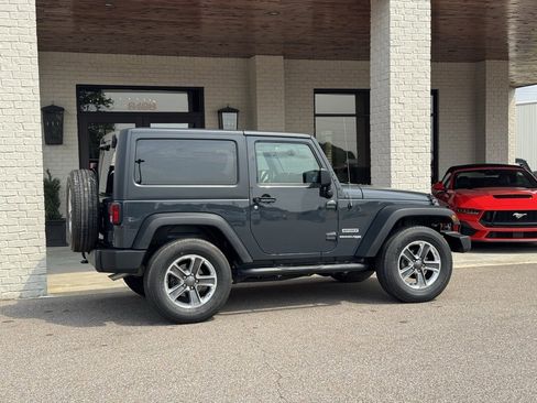 Used 2018 Jeep Wrangler Sport image 13
