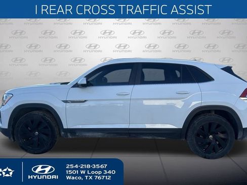 Used 2024 Volkswagen Atlas Cross Sport SE image 13