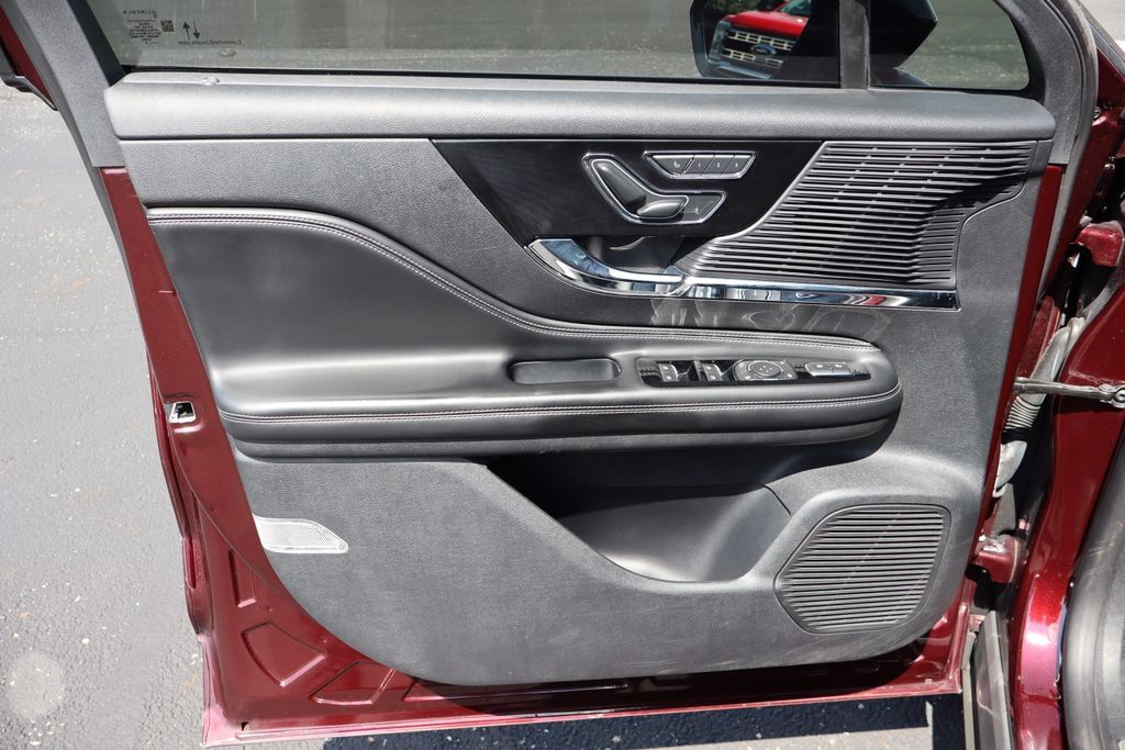 Used 2020 Lincoln Corsair AWD w/ Premium Package image 21