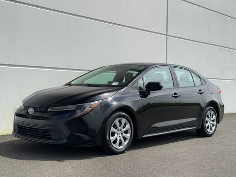 Certified 2023 Toyota Corolla LE FWD image 3