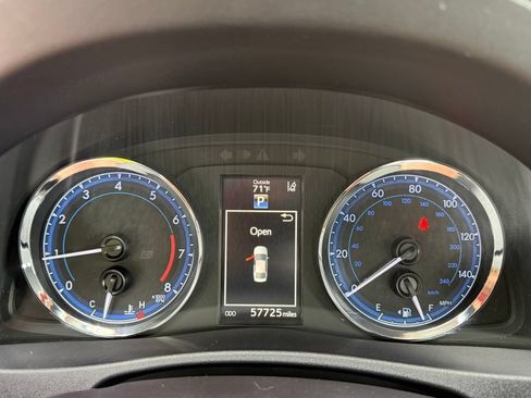 Used 2018 Toyota Corolla XLE FWD image 32