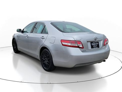 Used 2011 Toyota Camry image 4