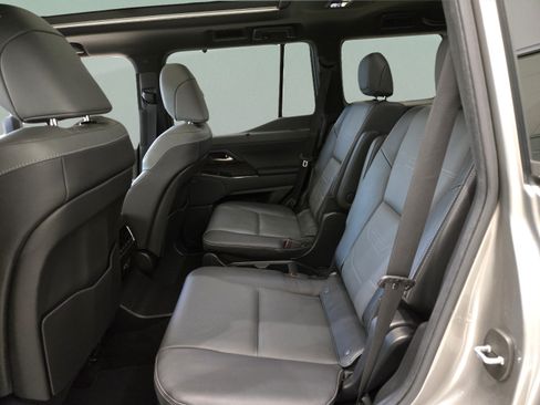 Used 2024 Lexus GX 550 w/ Accessory Package (2T) AWD/4WD image 19