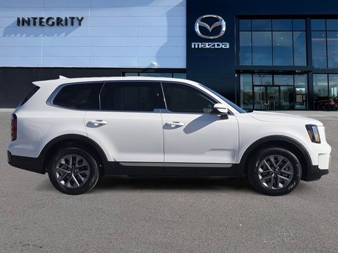Used 2024 Kia Telluride LX image 3
