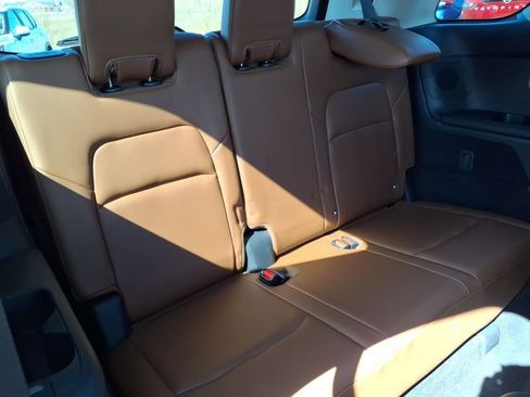 Certified 2023 Nissan Pathfinder Platinum AWD/4WD image 12