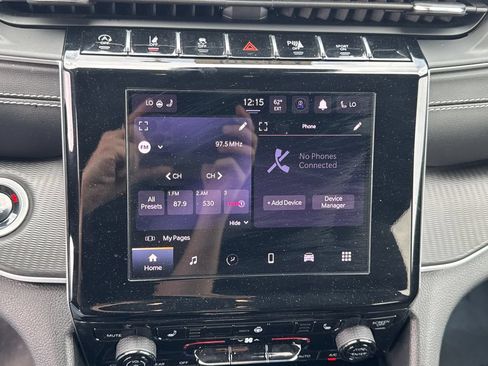 Used 2025 Jeep Grand Cherokee Altitude AWD/4WD image 23