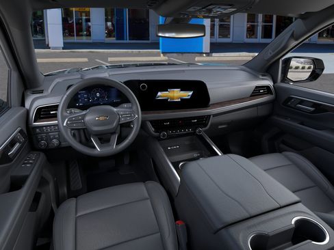 New 2026 Chevrolet Suburban LT w/ Comfort Package AWD/4WD image 15