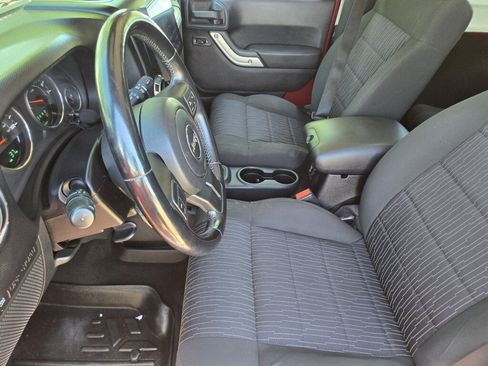 Used 2012 Jeep Wrangler Rubicon w/ PWR Convenience Group AWD/4WD image 8