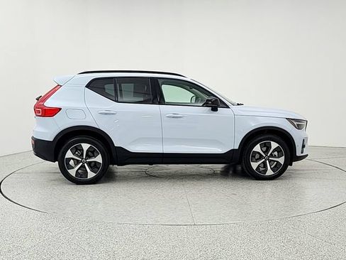 Certified 2026 Volvo XC40 B5 Plus AWD/4WD image 4