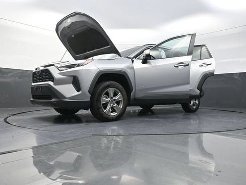 Used 2025 Toyota RAV4 XLE AWD/4WD image 41