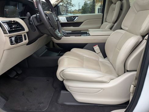 Used 2021 Lincoln Navigator Reserve w/ Luxury Package image 9