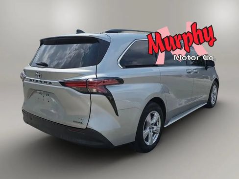 Used 2021 Toyota Sienna LE w/ LE Plus Package FWD image 7