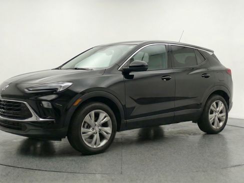 Used 2025 Buick Encore GX Preferred AWD/4WD image 3