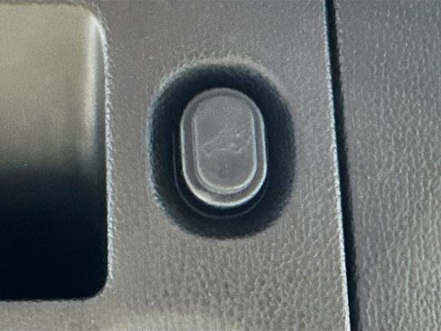 Used 2018 Chevrolet Suburban LT image 32