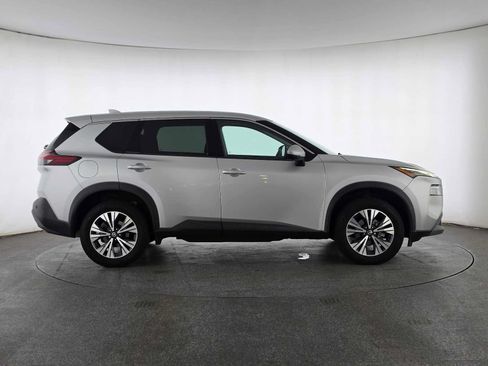 Used 2021 Nissan Rogue SV FWD image 3