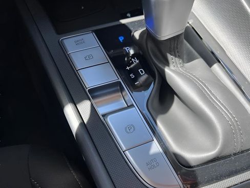 Used 2025 Hyundai Elantra Sport image 23