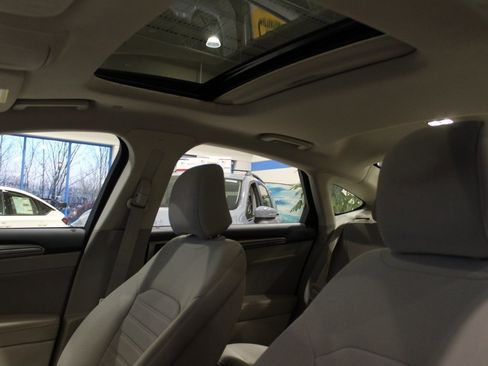 Used 2020 Ford Fusion SE image 13