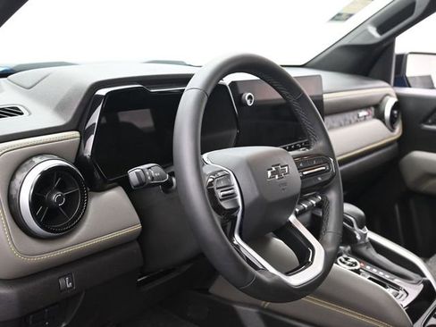 Used 2024 Chevrolet Colorado ZR2 w/ Technology Package image 16